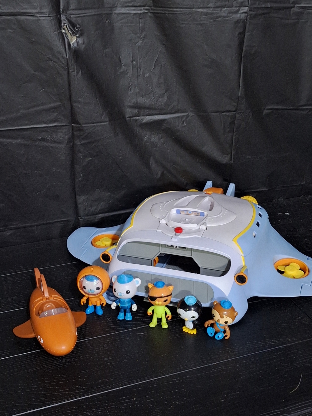 Disney Octonautd Blue and Orange Submarine Playset with 5 Character Figures